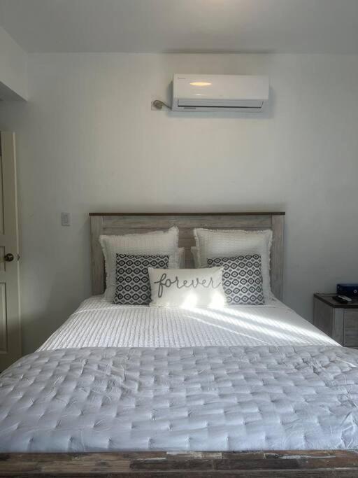 Little Cole Bay Apartment Koolbaai Екстериор снимка
