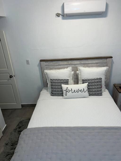Little Cole Bay Apartment Koolbaai Екстериор снимка
